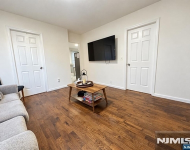 294 N Park - Photo Thumbnail 3