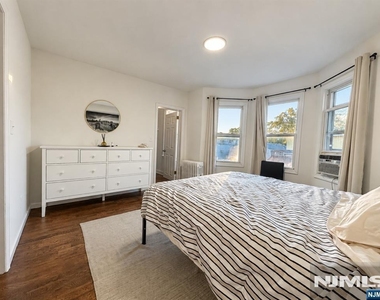 294 N Park - Photo Thumbnail 6