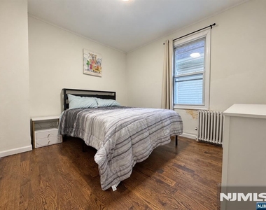294 N Park - Photo Thumbnail 9