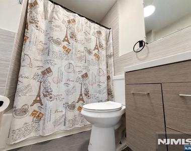 294 N Park - Photo Thumbnail 15