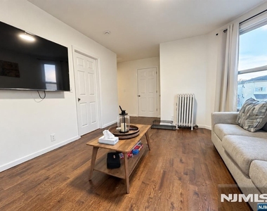 294 N Park - Photo Thumbnail 2