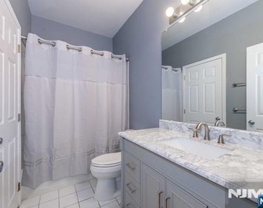124 Stratford - Photo Thumbnail 11