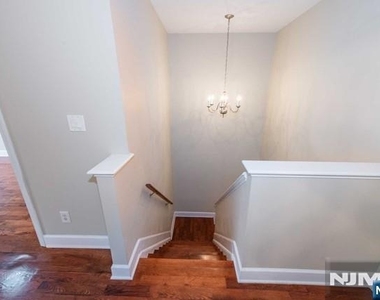 124 Stratford - Photo Thumbnail 12