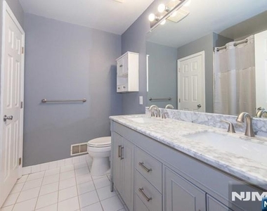 124 Stratford - Photo Thumbnail 21