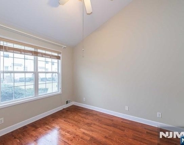 124 Stratford - Photo Thumbnail 8