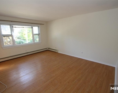 380 Lincoln - Photo Thumbnail 14