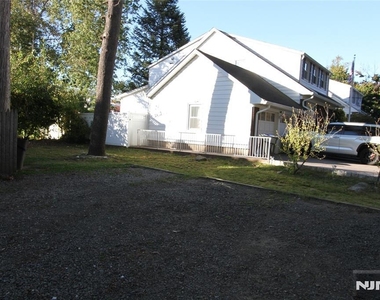 380 Lincoln - Photo Thumbnail 3