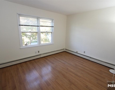 380 Lincoln - Photo Thumbnail 21