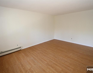 380 Lincoln - Photo Thumbnail 15