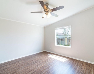 10115 Berrybriar Lane - Photo Thumbnail 4