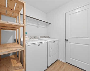 1511 Las Cuevas Drive - Photo Thumbnail 10