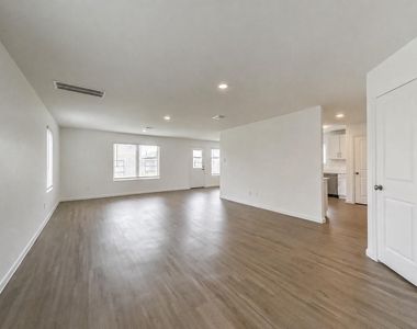 1511 Las Cuevas Drive - Photo Thumbnail 4