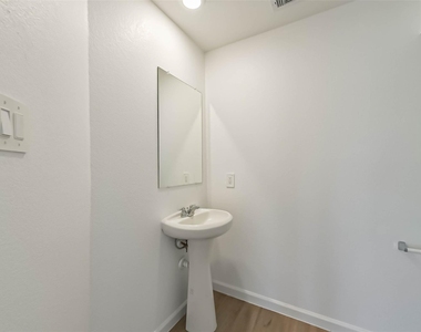 1511 Las Cuevas Drive - Photo Thumbnail 11