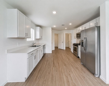 1511 Las Cuevas Drive - Photo Thumbnail 9