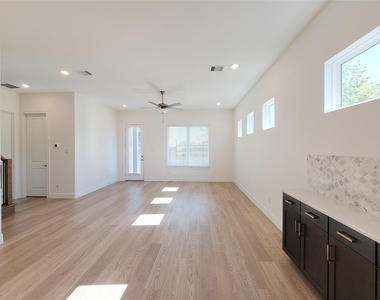 4204 Pleasing Breeze Drive - Photo Thumbnail 9