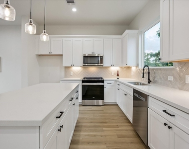 1034 Marcolin Street - Photo Thumbnail 8