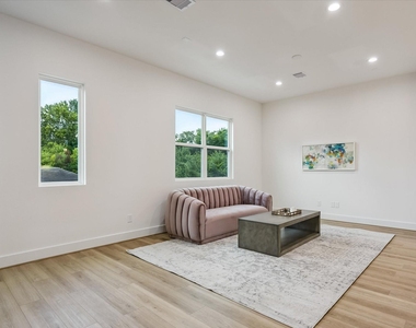 1034 Marcolin Street - Photo Thumbnail 6