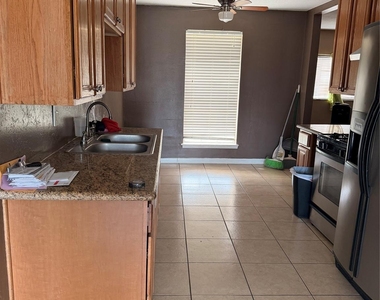 7618 Kellwood Drive - Photo Thumbnail 7
