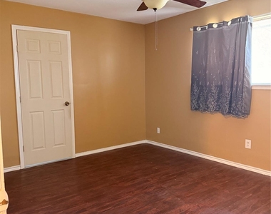7618 Kellwood Drive - Photo Thumbnail 14