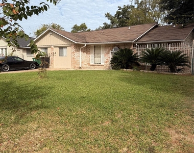7618 Kellwood Drive - Photo Thumbnail 3