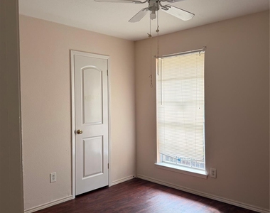 7618 Kellwood Drive - Photo Thumbnail 13