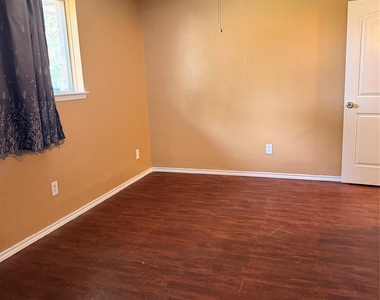 7618 Kellwood Drive - Photo Thumbnail 18