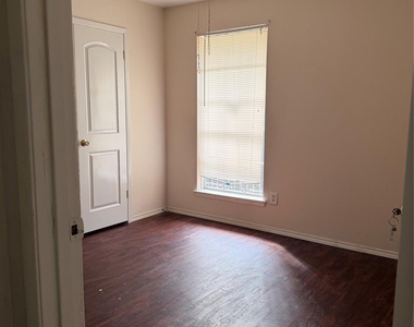 7618 Kellwood Drive - Photo Thumbnail 9
