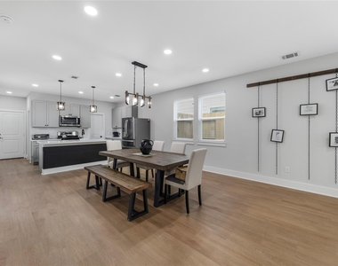 823 Enterprise Street - Photo Thumbnail 14