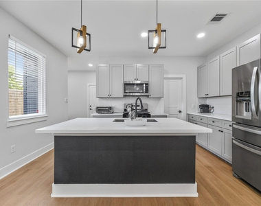 823 Enterprise Street - Photo Thumbnail 6