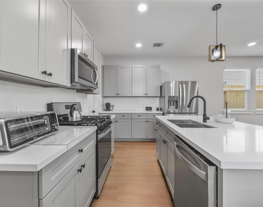 823 Enterprise Street - Photo Thumbnail 7