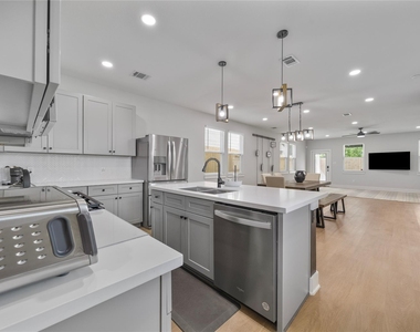 823 Enterprise Street - Photo Thumbnail 8