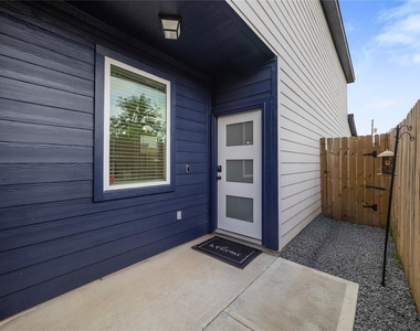 823 Enterprise Street - Photo Thumbnail 4