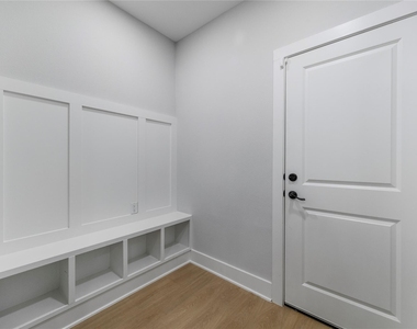 823 Enterprise Street - Photo Thumbnail 21