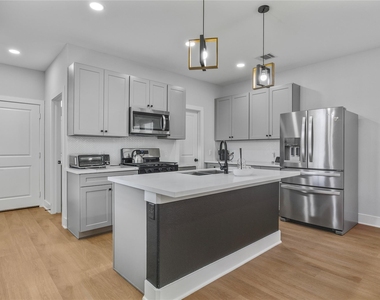 823 Enterprise Street - Photo Thumbnail 5