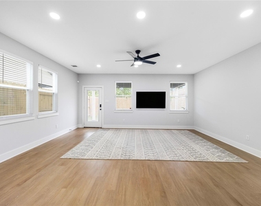 823 Enterprise Street - Photo Thumbnail 16