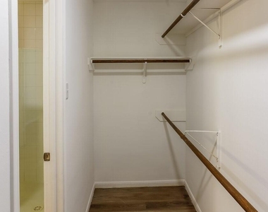 5207 Riverwood Drive - Photo Thumbnail 9