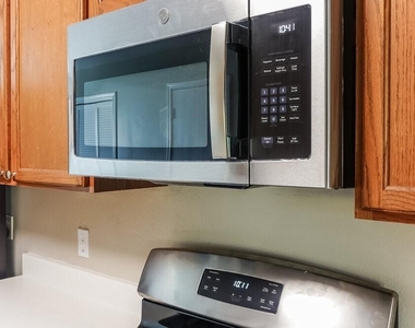 5207 Riverwood Drive - Photo Thumbnail 4