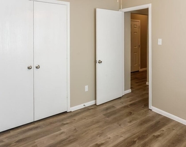 5207 Riverwood Drive - Photo Thumbnail 10