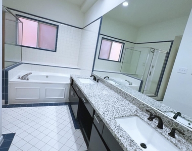 627 Hawthorne Street - Photo Thumbnail 7