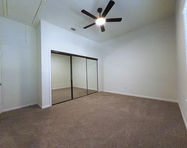 627 Hawthorne Street - Photo Thumbnail 9