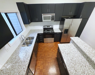 627 Hawthorne Street - Photo Thumbnail 4