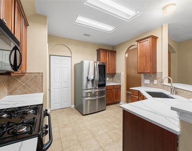 212 Silverbrook Lane - Photo Thumbnail 10