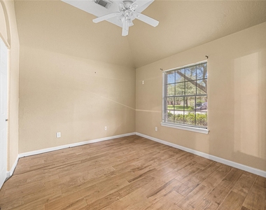 212 Silverbrook Lane - Photo Thumbnail 14
