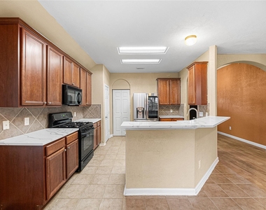 212 Silverbrook Lane - Photo Thumbnail 9