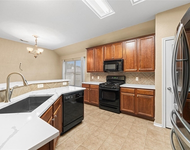 212 Silverbrook Lane - Photo Thumbnail 12