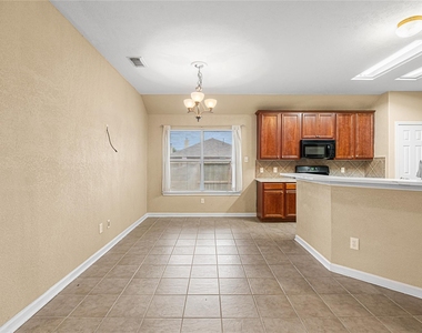 212 Silverbrook Lane - Photo Thumbnail 7