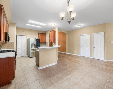 212 Silverbrook Lane - Photo Thumbnail 8