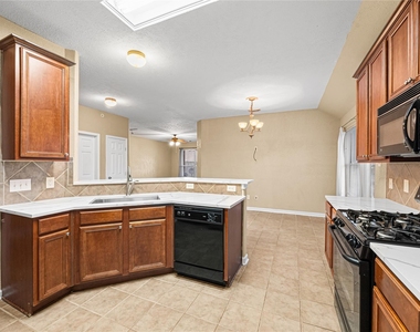 212 Silverbrook Lane - Photo Thumbnail 11