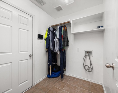 212 Silverbrook Lane - Photo Thumbnail 25