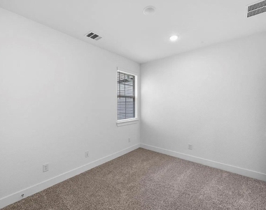 12746 Grayson County Drive - Photo Thumbnail 5